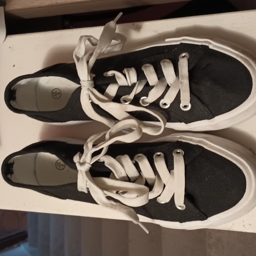 Women's Sneakers Size 6